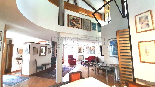 Foto Villa unifamiliare a Abano Terme Centro di 250 m² con 8 locali