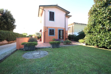 Foto Villa unifamiliare in Via della Santissima Annunziata 859, Lucca