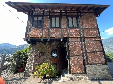 Foto Case indipendenti in Viale Geno 16, Como Via Torno - Via Geno di 92 m²