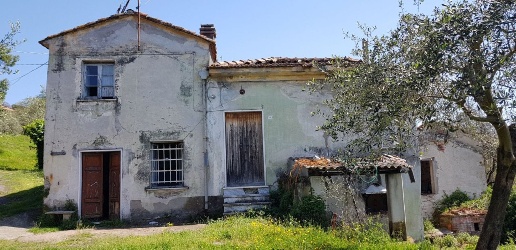 Foto Rustico a Fosdinovo di 260 m² con 10 locali in vendita