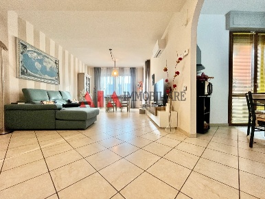 Foto Appartamento in Via Vittorio Veneto, Pontedera Oltrera di 125 m²