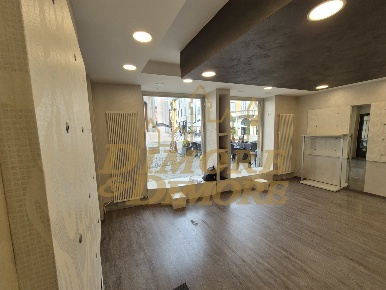 Foto Locale commerciale in Piazza San Vittore 2, Verbania di 120 m²
