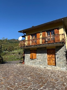 Foto Villa unifamiliare a Comano di 274 m² con 12 locali in vendita