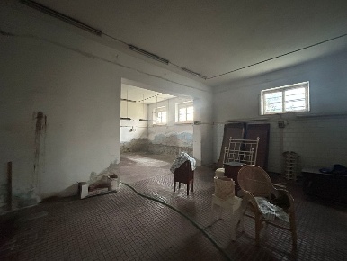 Foto Locale commerciale a Sarzana Trinità, Battifollo di 178 m² in vendita