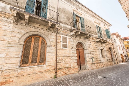 Foto Appartamento a Ortona di 350 m² con 14 locali in vendita