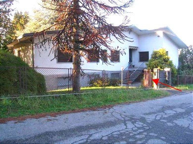 Foto Appartamento in Via Roccolo, Gazzada Schianno di 293 m² con 10 locali