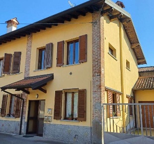 Foto Appartamento in Via Aldo Lusardi 9, Calvenzano di 88 m² con 4 locali