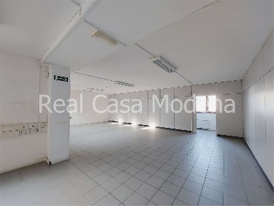 Foto Ufficio in Via Emilia Est, Modena Modena Est di 350 m² con 4 locali