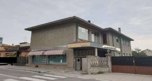 Foto Capannone industriale in Via XXV Aprile, Limbiate Centro di 781 m²