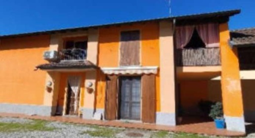 Foto Appartamento in Via IV Novembre, Mulazzano Quartiano di 136 m²