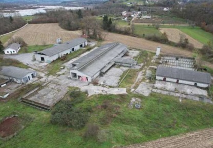 Foto Rustico in Via Nave, Borgo Valbelluna di 91 m² con 4 locali in vendita