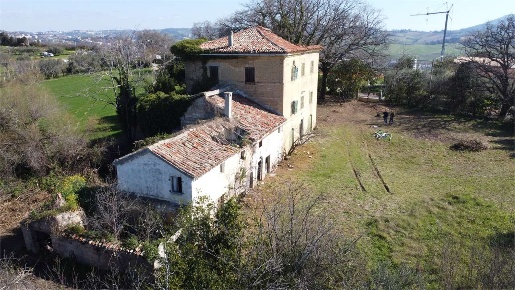 Foto Casa indipendente a Ancona di 440 m² con 11 locali in vendita