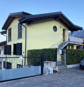 Foto Appartamento a Lavena Ponte Tresa di 76 m² con 3 locali in vendita
