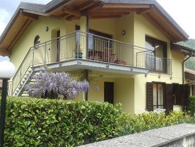 Foto Appartamento a Lavena Ponte Tresa di 76 m² con 3 locali in vendita