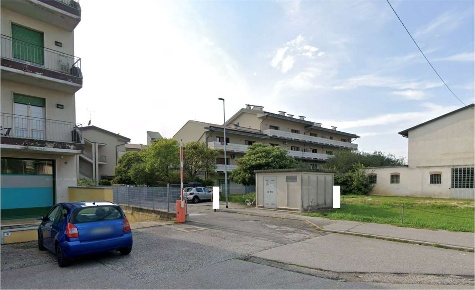Foto Box in Via Paolo VI  5, Carpenedolo Centro di 92 m² con 7 locali