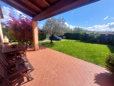 Foto Appartamento a Sarzana di 120 m² con 4 locali in vendita