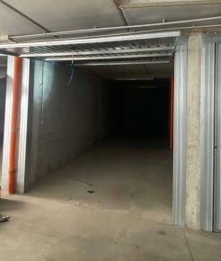 Foto Box in Strada Comunale di Mirafiori, Torino di 36 m² con 1 locali