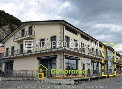 Foto Box in Renella via nerino garbuio n.97, Montignoso di 350 m²