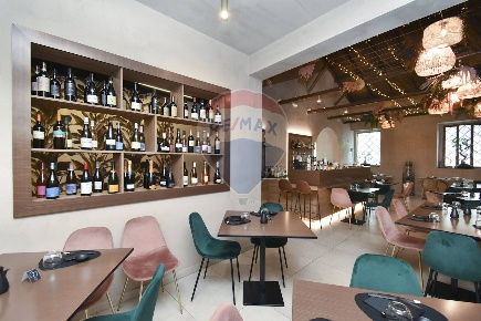 Foto Attività commerciale in Piazza Della Repubblica, Centro di 119 m²