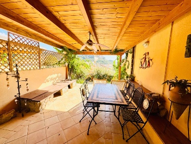 Foto Appartamento in Via Don Vico, La Maddalena di 56 m² con 2 locali