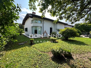 Foto Villa bifamiliare in VICOLO RICCARDO SELVATICO, Silea Centro di 331 m²