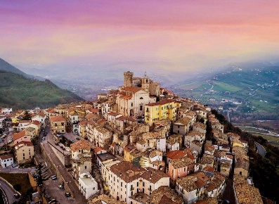 Foto Rustico in VIA DEL MUNICIPIO, Abbateggio di 190 m² con 7 locali