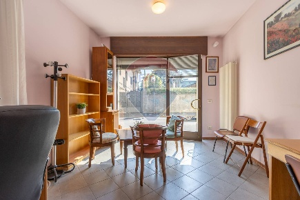 Foto Attività commerciale in VIA GALLI, Tradate Centro di 40 m² in vendita