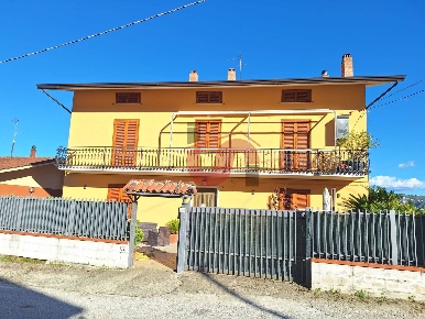 Foto Case indipendenti in Via Stazione, Benevento di 121 m² con 3 locali