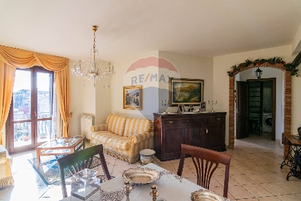 Foto Appartamento in via laudani, Pedara Centro di 94 m² con 4 locali