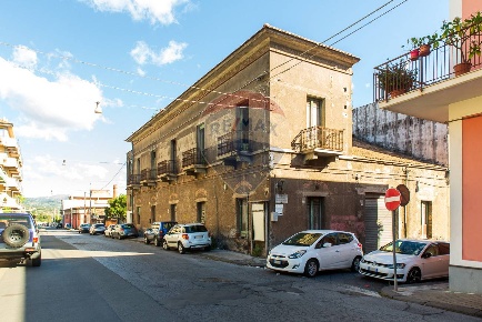 Foto Casa indipendente in Via Vespri, Riposto Centro di 706 m² in vendita