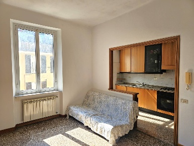 Foto Appartamento in Via Venezia, Genova Dinegro di 98 m² con 6 locali