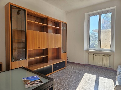 Foto Appartamento in Via Venezia, Genova Dinegro di 98 m² con 6 locali