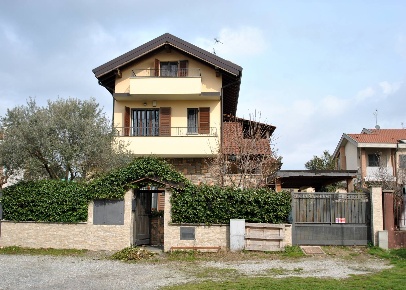 Foto Villa singola in via Montirone, Vimercate Vimercate Sud di 250 m²