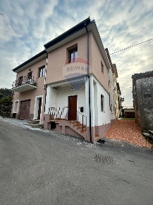 Foto Appartamento in Via della liberazione, Lavagno di 80 m² con 4 locali