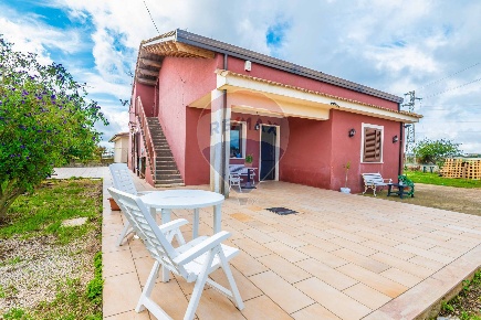 Foto Villa singola in Contrada Bettafilava, Ragusa di 120 m² con 6 locali