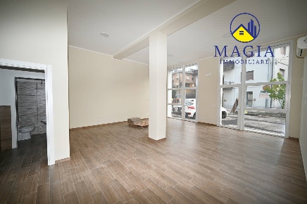 Foto Locale commerciale a Castel di Lama Piattoni Villa Sant'Antonio