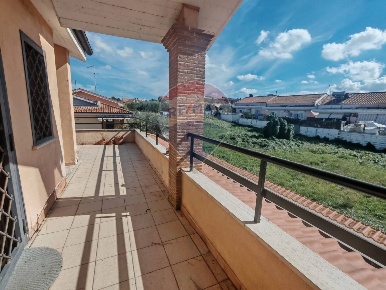 Foto Villa bifamiliare in via adda, Ardea di 103 m² con 5 locali in vendita