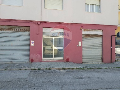 Foto Magazzino in Via Bruno Buozzi, Falconara Marittima Centro di 30 m²