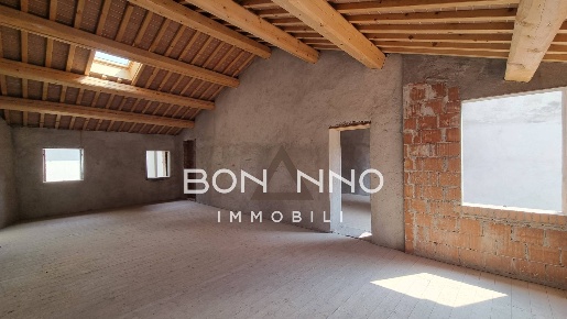 Foto Attico in piazza liberta, Bassano del Grappa Centro di 214 m²