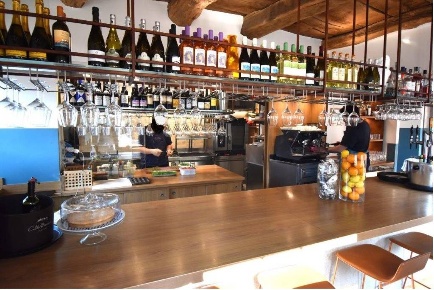 Foto Attività commerciale in piazza Matteotti, Laveno-Mombello Laveno