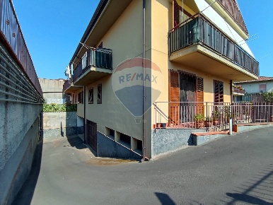 Foto Locale commerciale in via Garro, Tremestieri Etneo Centro di 158 m²