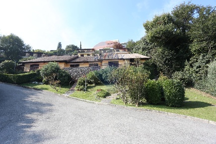 Foto Appartamento in via Levrini, Padenghe sul Garda di 70 m² con 3 locali