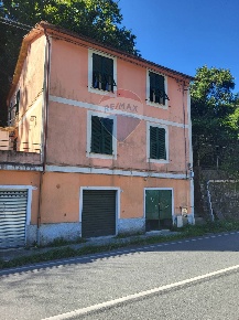 Foto Appartamento in Via G. Cevasco 26, Bargagli di 85 m² con 5 locali