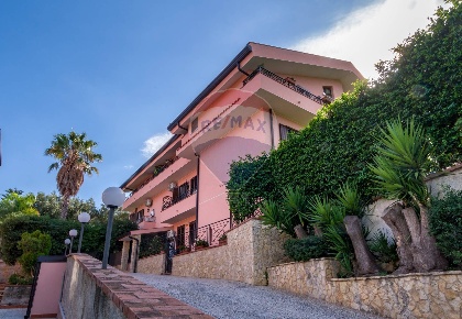 Foto Appartamento in Via Carlo Cattaneo, Palermo Inserra di 137 m²