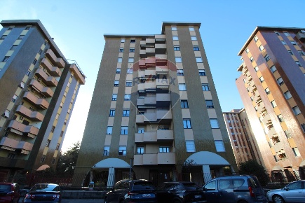 Foto Box in viale isonzo, Sesto San Giovanni Sesto Marelli di 60 m²