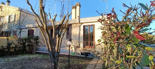 Foto Villa a schiera in Strada del tiro a segno 1A, Amelia di 130 m²