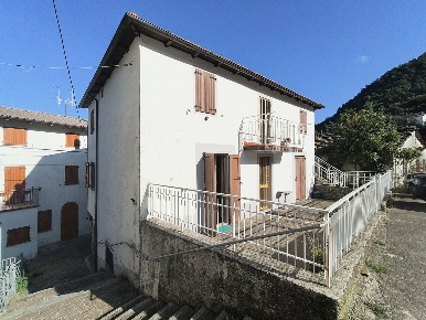 Foto Appartamento in Via Torre 105, Camugnano Baigno di 160 m² con 5 locali