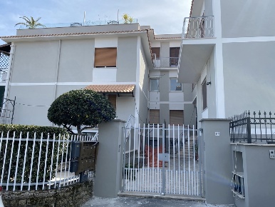 Foto Appartamento in Via Cortale 19, Roma Anagnina di 120 m² con 4 locali