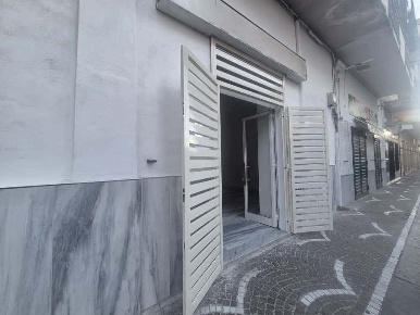 Foto Negozio in UMBERTO, Caivano Centro di 40 m² con 1 locali in affitto