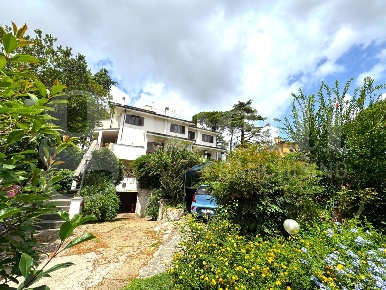 Foto Villa unifamiliare in Viale DELLA REPUBBLICA 280, Marino di 125 m²